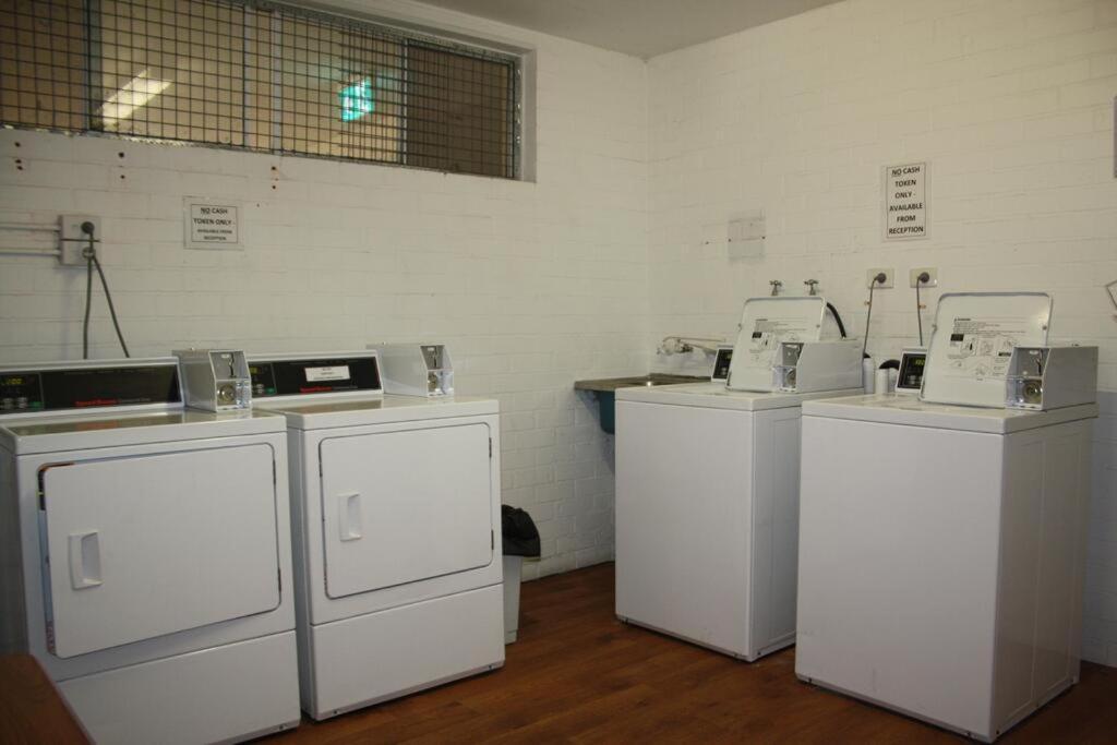 Mandurah Motel And Apartments מראה חיצוני תמונה